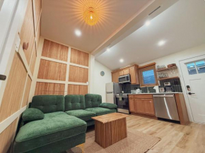 Stylish 2 BR 1 BA Apartment - Steps to the Ocean - Hidden Gem